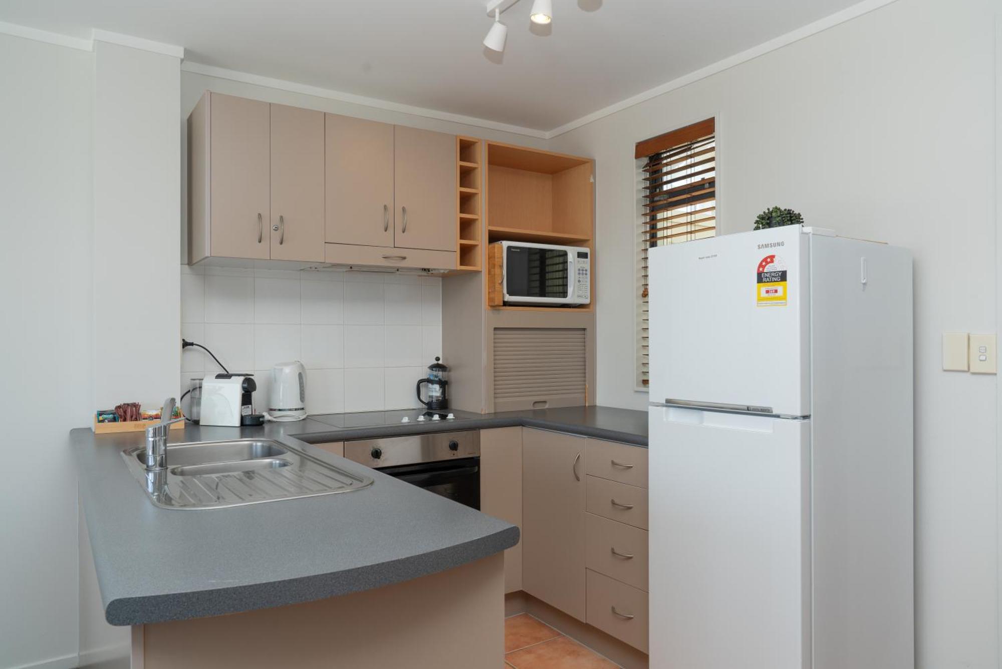 Ocean View Beach Escape - Top Floor Apartments, Mt Maunganui Base Mount Maunganui Bilik gambar
