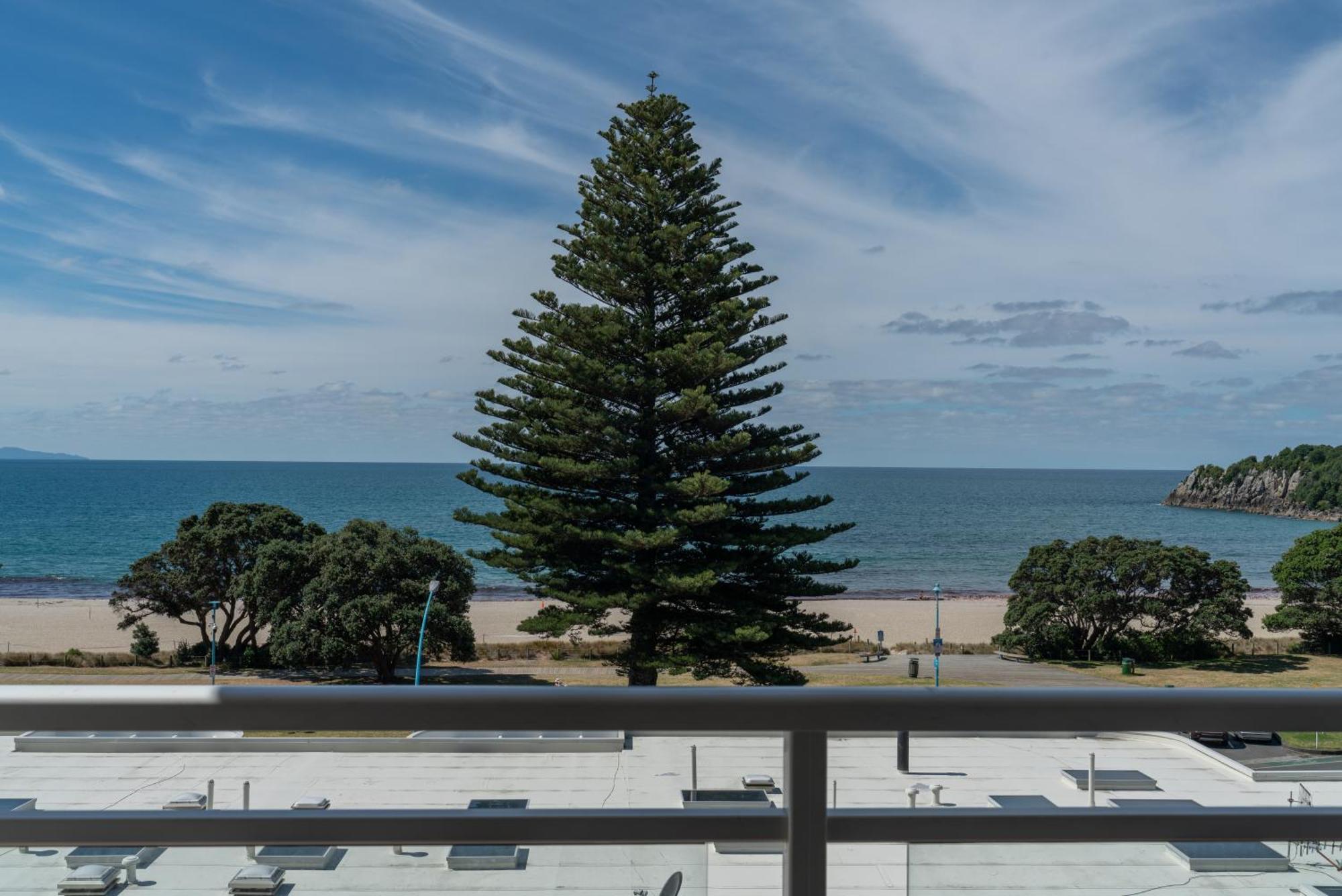 Ocean View Beach Escape - Top Floor Apartments, Mt Maunganui Base Mount Maunganui Bilik gambar